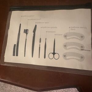 NWT - Eyebrow Grooming Kit with Stencils